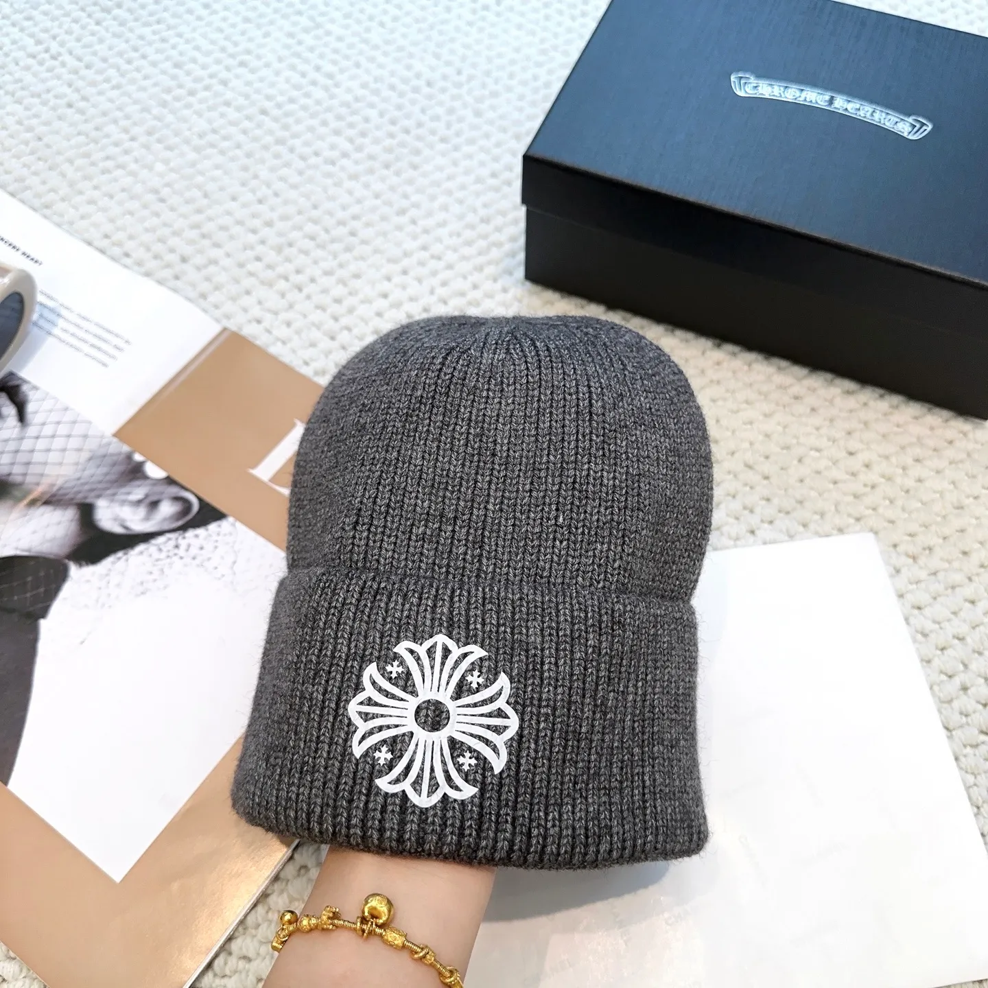 P50 🤍Chrome hearts new autumn and winter cross knitted hat🧶 One of the must-have hats in autumn and winter~ It really looks good on whoever wears it~, it is also a perfect match in black and white and gray in autumn~